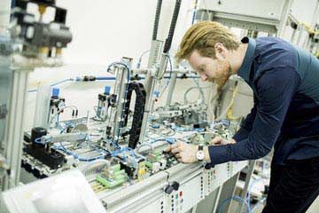 Servizio fornitura manodopera per impianti meccanici, automatizzati e impianti elettrici Servizio manodopera conto terzi: saldatore, elettricista, montatore meccanico, tubista